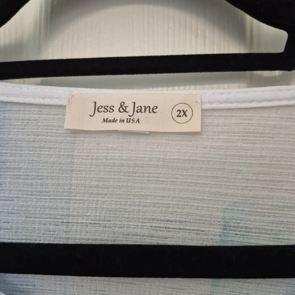 Jess And Jane Abstract Multicolor Tunic Top - Picture 2 of 7